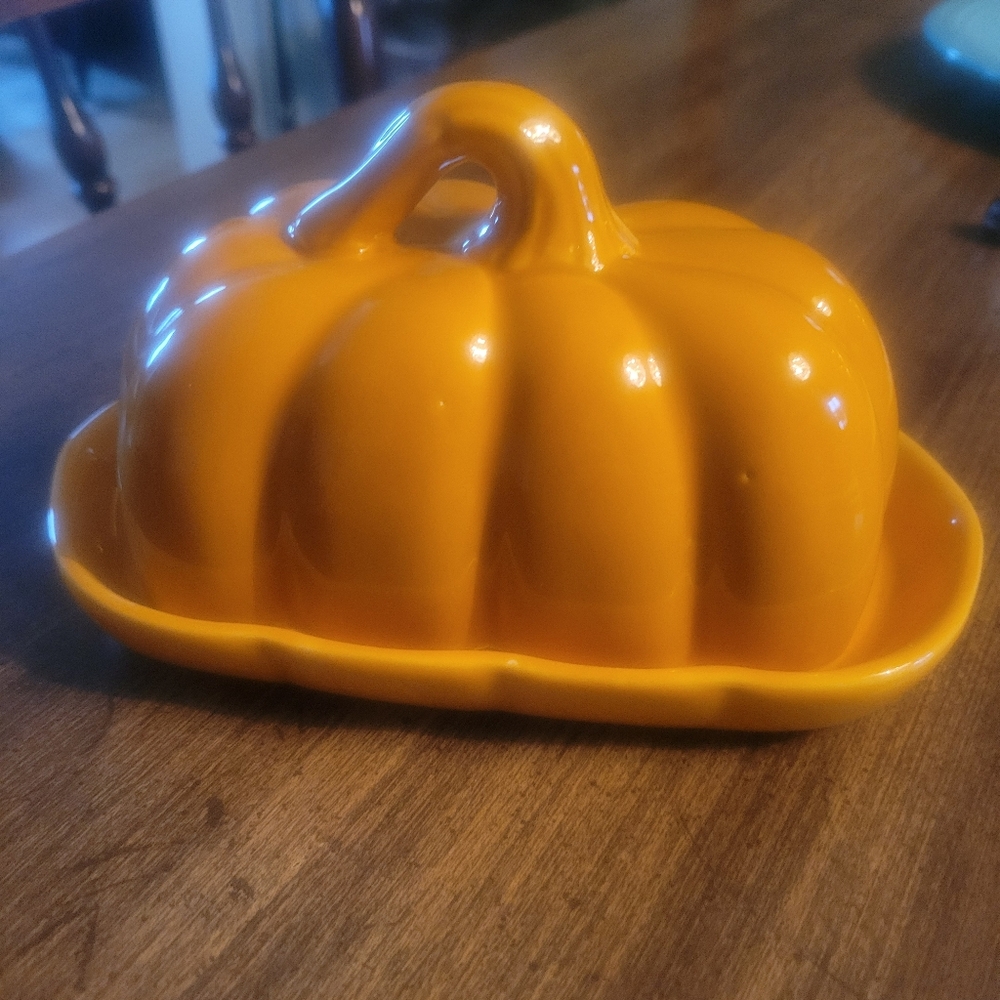 ITALO 2 PIECE  Pumpkin-Shaped Yellow Butter Dishlo